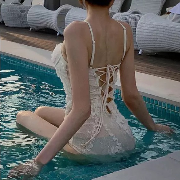 Crochet Artisté OnePiece Bikini w/Opt Sleeve Body In Shimmers Lace - Picture 8 of 13